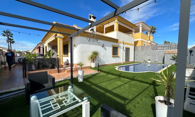 Herverkoop - Villa -
Orihuela - Entre Naranjos Vistabella