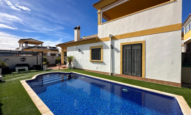 Herverkoop - Villa -
Orihuela - Entre Naranjos Vistabella