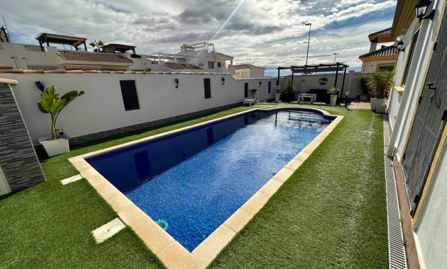 Herverkoop - Villa -
Orihuela - Entre Naranjos Vistabella