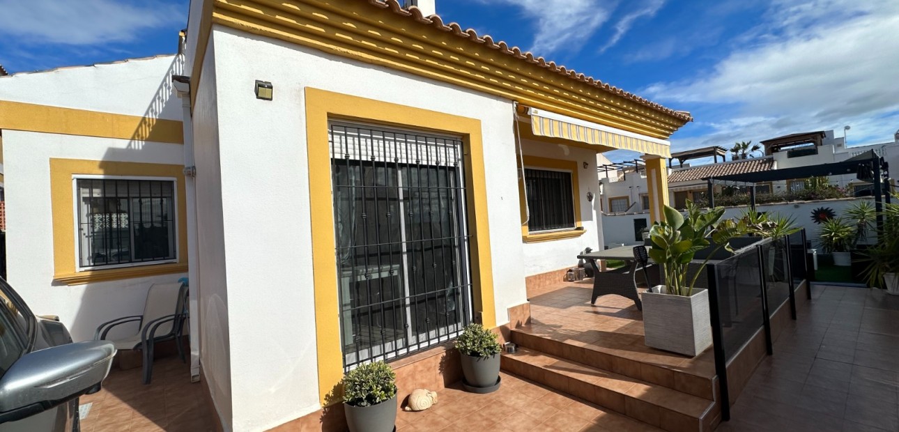 Herverkoop - Villa -
Orihuela - Entre Naranjos Vistabella