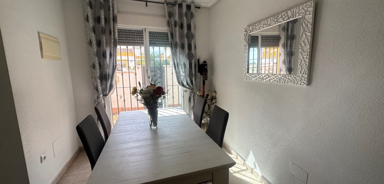 Herverkoop - Villa -
Orihuela - Entre Naranjos Vistabella