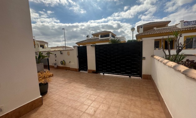 Herverkoop - Villa -
Orihuela - Entre Naranjos Vistabella