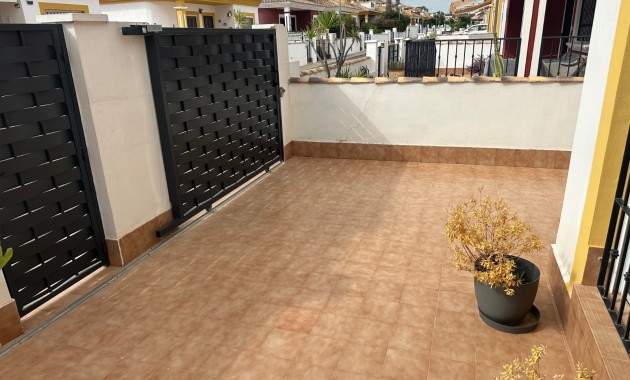 Herverkoop - Villa -
Orihuela - Entre Naranjos Vistabella