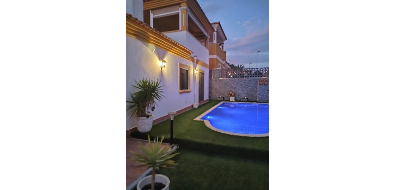 Herverkoop - Villa -
Orihuela - Entre Naranjos Vistabella