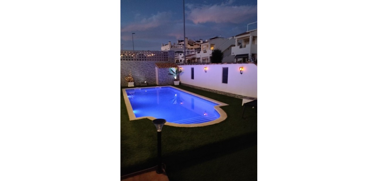 Herverkoop - Villa -
Orihuela - Entre Naranjos Vistabella