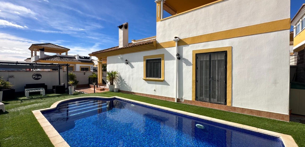 Herverkoop - Villa -
Orihuela - Entre Naranjos Vistabella
