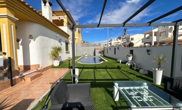 Herverkoop - Villa -
Orihuela - Entre Naranjos Vistabella