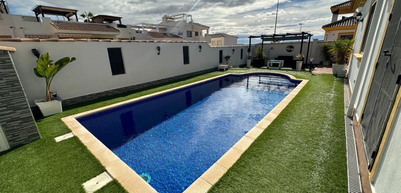 Herverkoop - Villa -
Orihuela - Entre Naranjos Vistabella