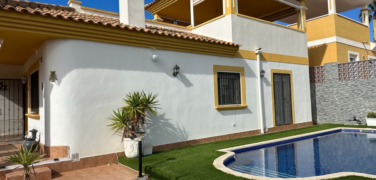 Herverkoop - Villa -
Orihuela - Entre Naranjos Vistabella