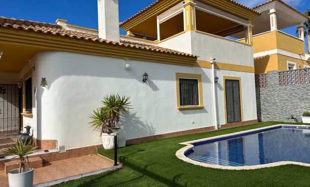 Herverkoop - Villa -
Orihuela - Entre Naranjos Vistabella