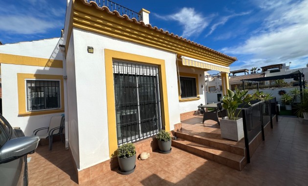 Herverkoop - Villa -
Orihuela - Entre Naranjos Vistabella