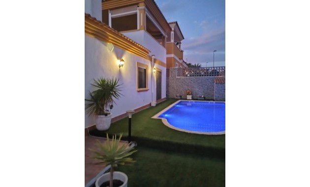 Herverkoop - Villa -
Orihuela - Entre Naranjos Vistabella