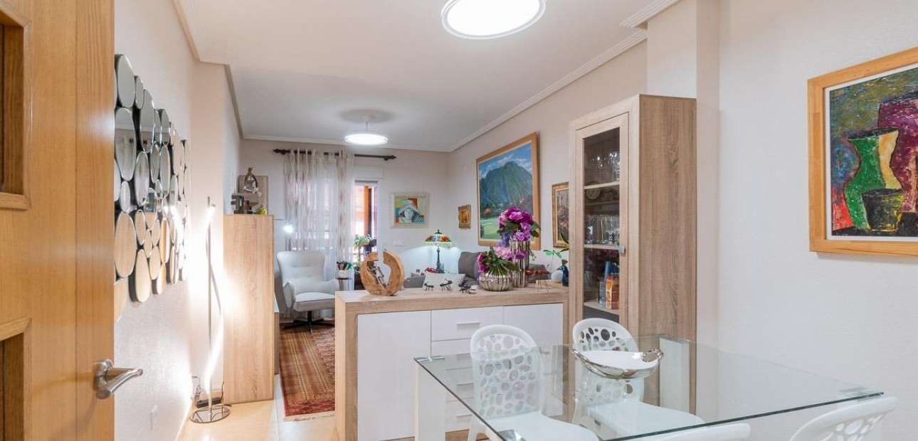 Herverkoop - Appartement / flat -
Torrevieja - Centro