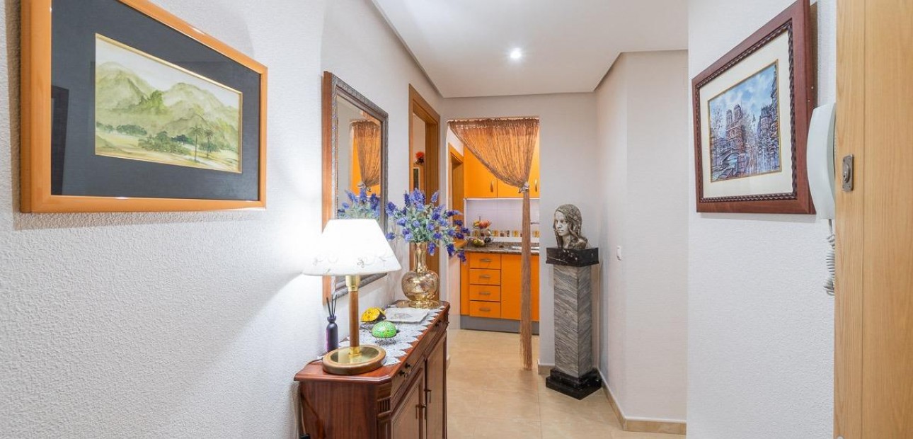 Herverkoop - Appartement / flat -
Torrevieja - Centro