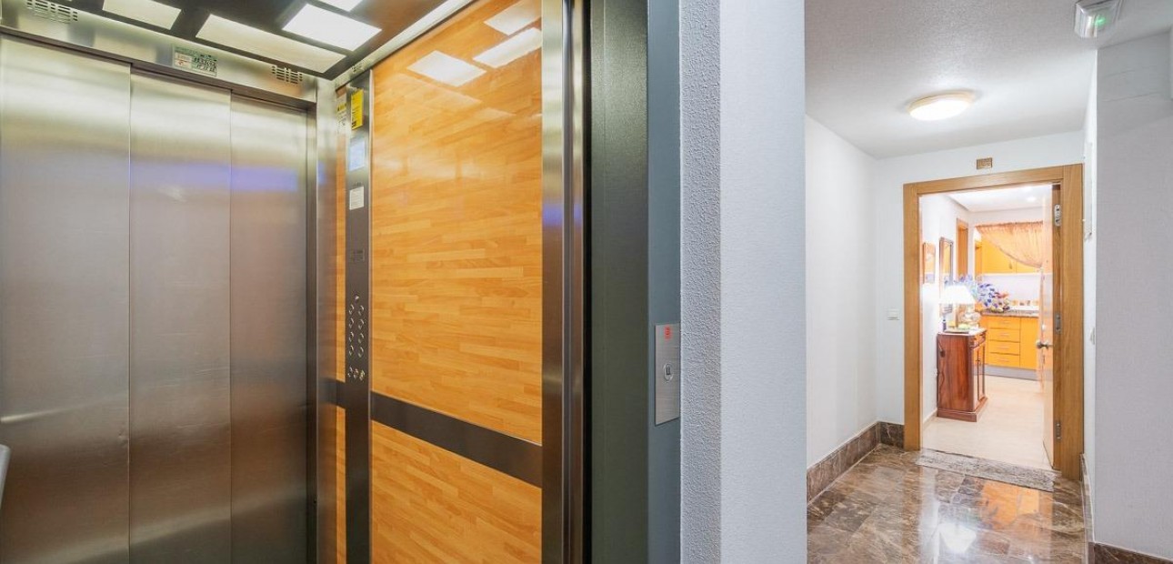 Herverkoop - Appartement / flat -
Torrevieja - Centro