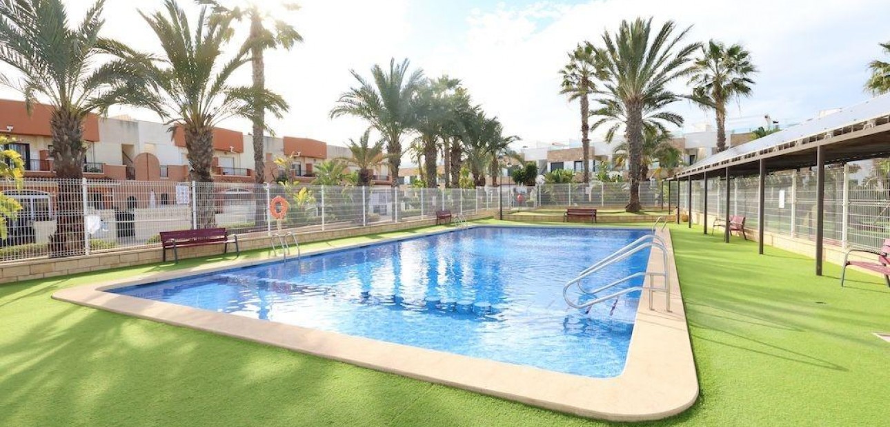 Herverkoop - Terraced house -
Orihuela Costa - Los Dolses