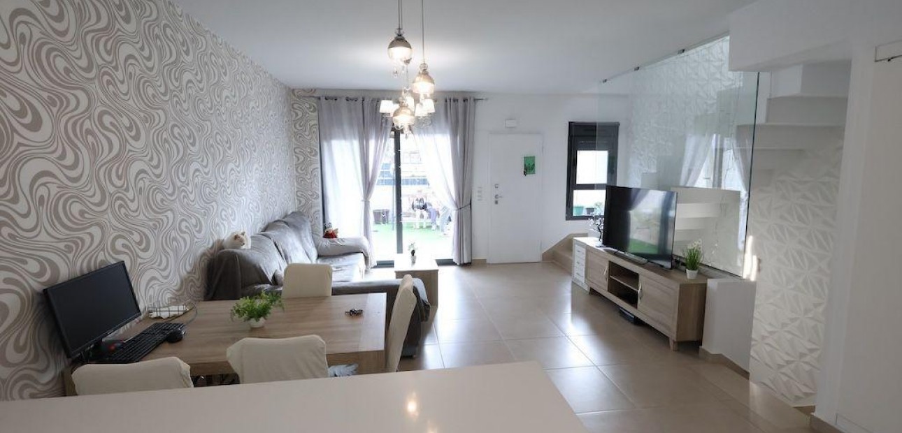 Herverkoop - Terraced house -
Orihuela Costa - Los Dolses