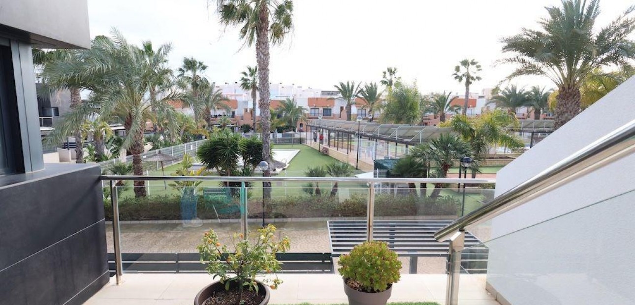 Herverkoop - Terraced house -
Orihuela Costa - Los Dolses