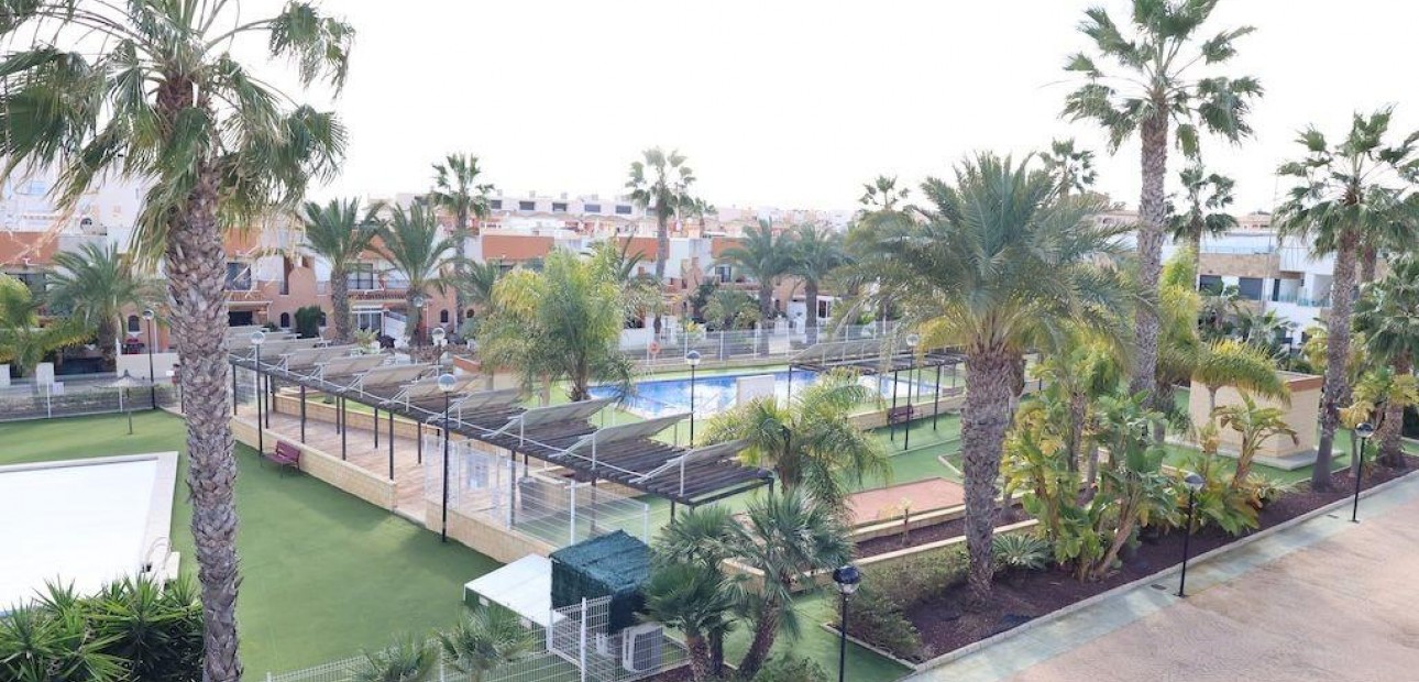 Herverkoop - Terraced house -
Orihuela Costa - Los Dolses