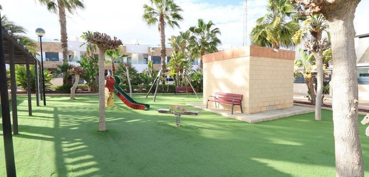 Herverkoop - Terraced house -
Orihuela Costa - Los Dolses