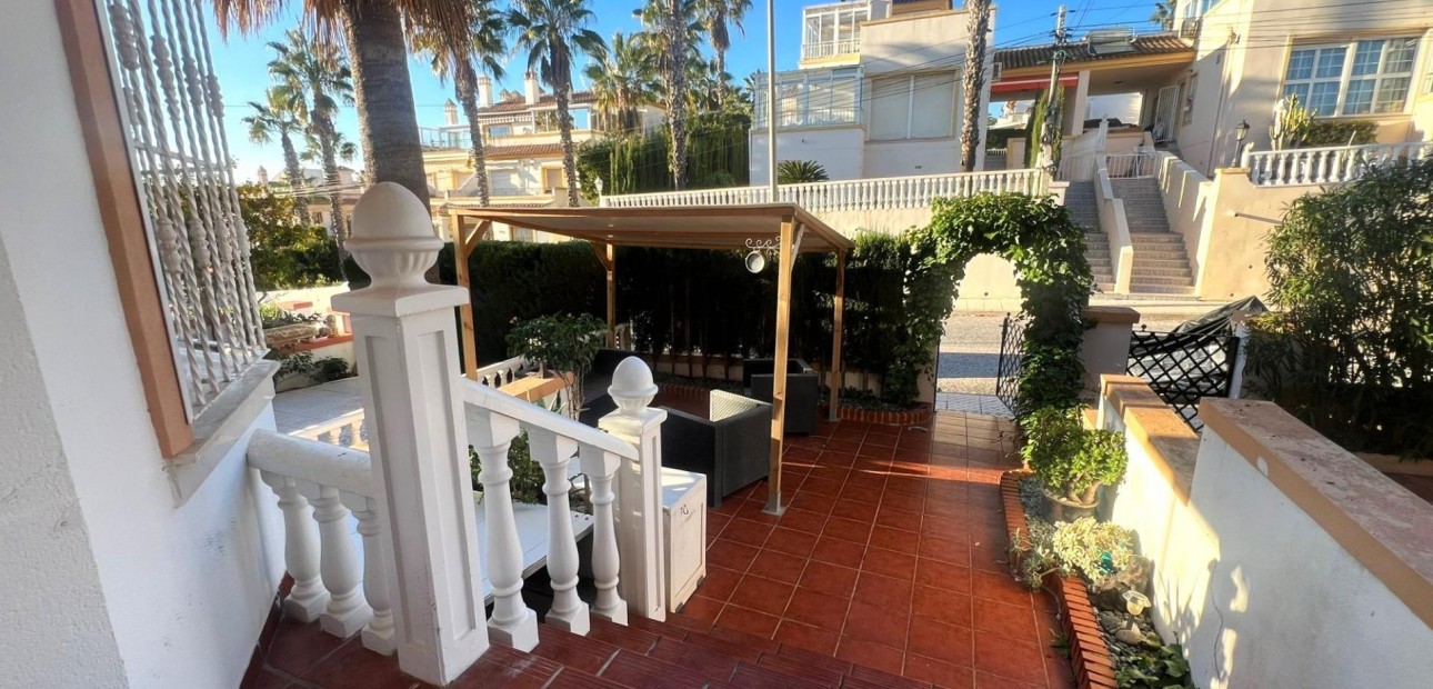 Herverkoop - Terraced house -
Orihuela Costa - Villamartín-Las Filipinas