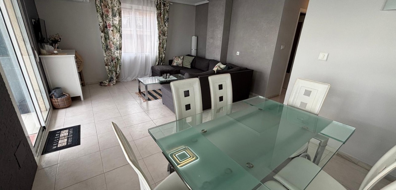 Herverkoop - Appartement / flat -
Torrevieja - Acequion