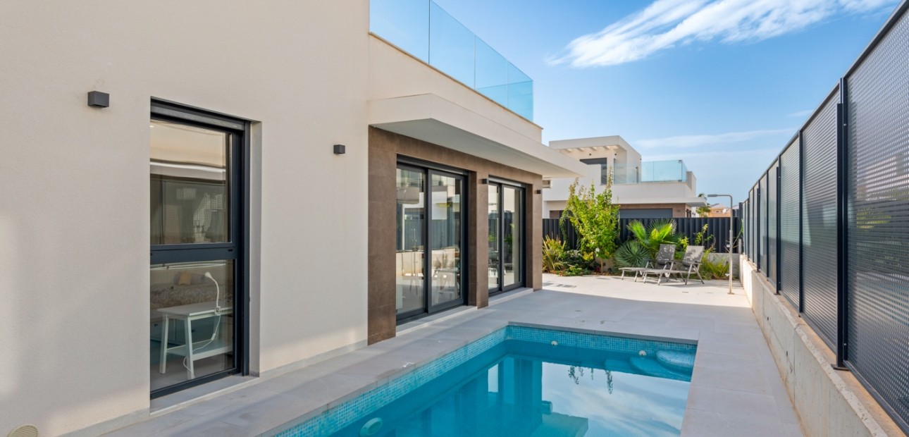 Herverkoop - Semi Detached Villa -
San Fulgencio - La Marina