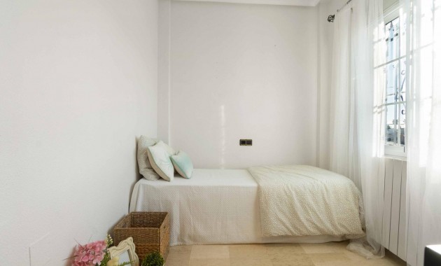 Herverkoop - House -
Orihuela Costa - Los Almendros-La Florida