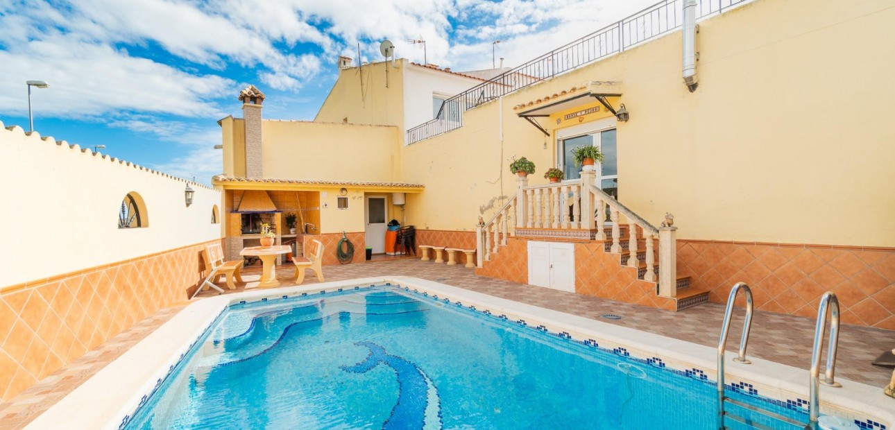 Herverkoop - Terraced house -
Orihuela - Desamparados-Hurchillo-Torremendo