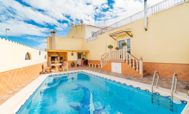 Herverkoop - Terraced house -
Orihuela - Desamparados-Hurchillo-Torremendo