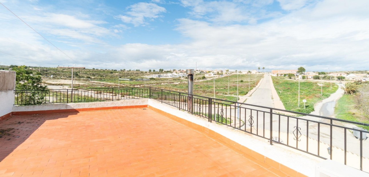 Herverkoop - Terraced house -
Orihuela - Desamparados-Hurchillo-Torremendo