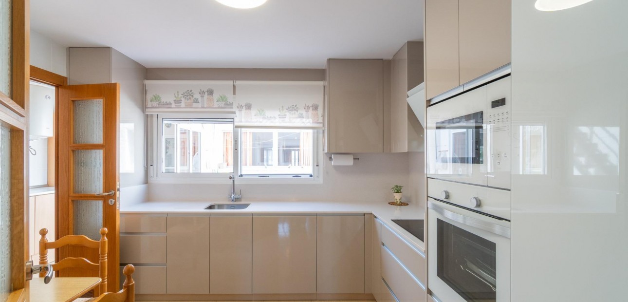 Herverkoop - Terraced house -
Orihuela - Desamparados-Hurchillo-Torremendo