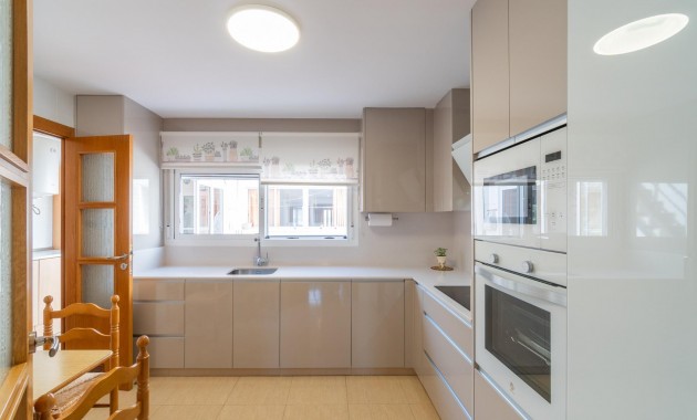 Herverkoop - Terraced house -
Orihuela - Desamparados-Hurchillo-Torremendo