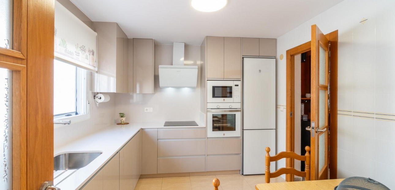 Herverkoop - Terraced house -
Orihuela - Desamparados-Hurchillo-Torremendo