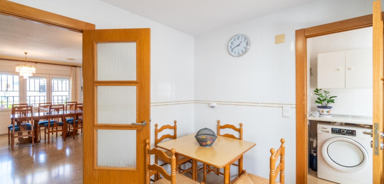 Herverkoop - Terraced house -
Orihuela - Desamparados-Hurchillo-Torremendo