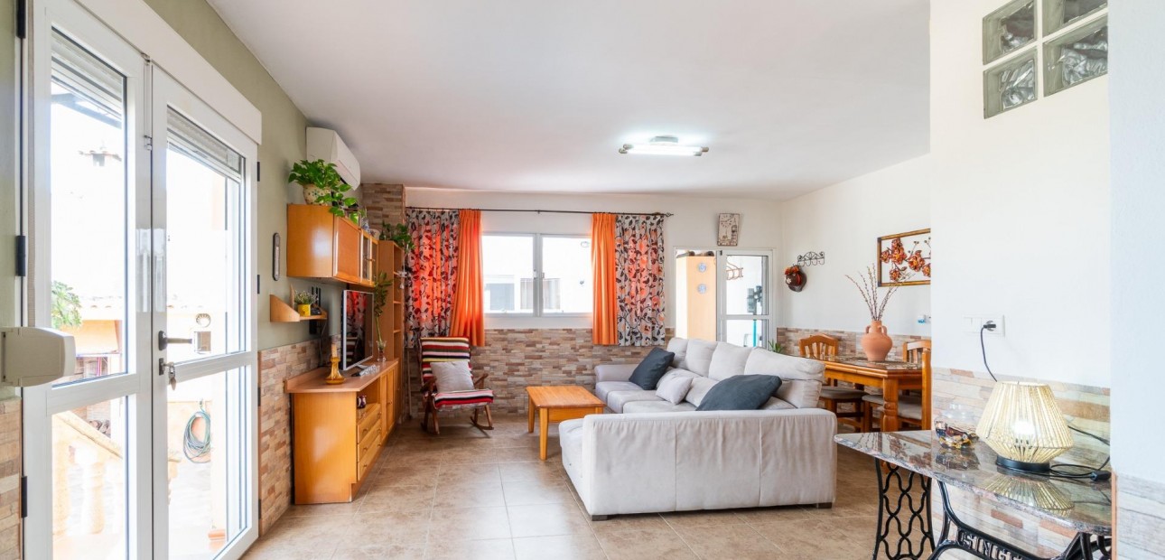 Herverkoop - Terraced house -
Orihuela - Desamparados-Hurchillo-Torremendo