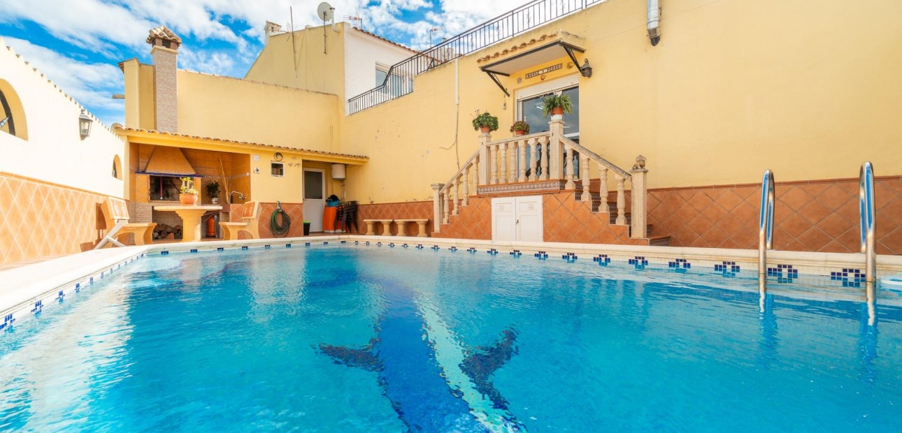 Herverkoop - Terraced house -
Orihuela - Desamparados-Hurchillo-Torremendo