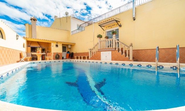 Herverkoop - Terraced house -
Orihuela - Desamparados-Hurchillo-Torremendo