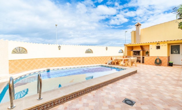 Herverkoop - Terraced house -
Orihuela - Desamparados-Hurchillo-Torremendo