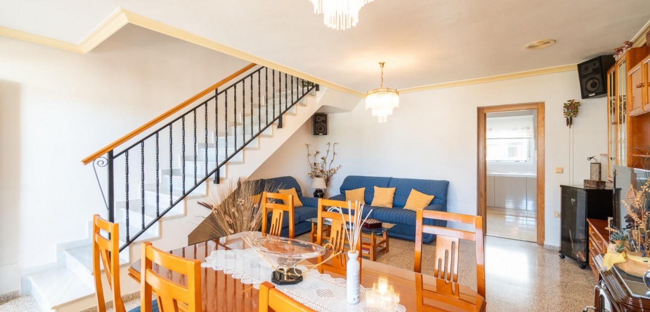 Herverkoop - Terraced house -
Orihuela - Desamparados-Hurchillo-Torremendo