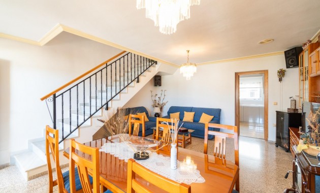 Herverkoop - Terraced house -
Orihuela - Desamparados-Hurchillo-Torremendo