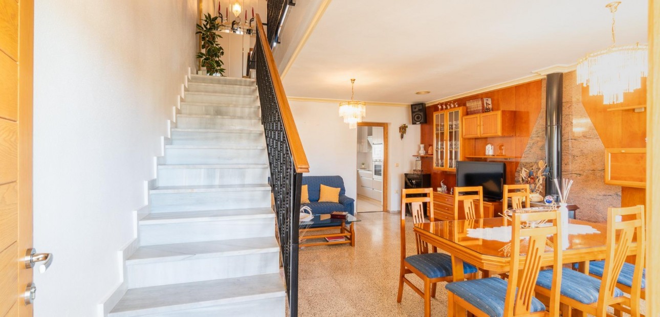 Herverkoop - Terraced house -
Orihuela - Desamparados-Hurchillo-Torremendo