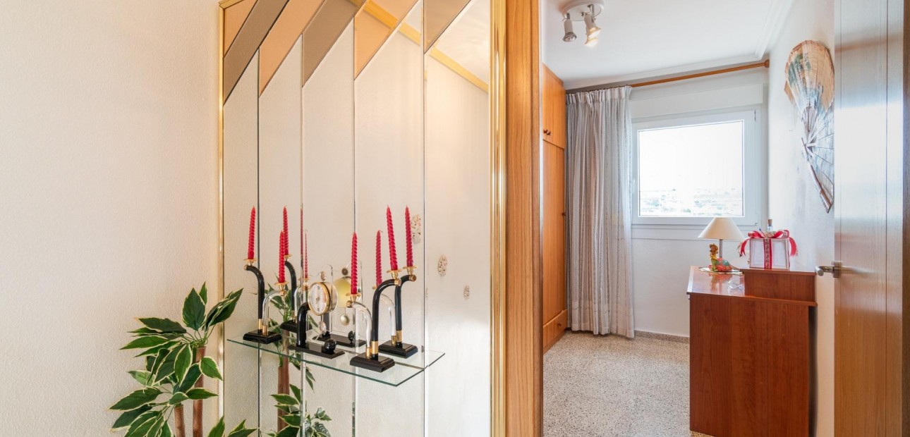 Herverkoop - Terraced house -
Orihuela - Desamparados-Hurchillo-Torremendo