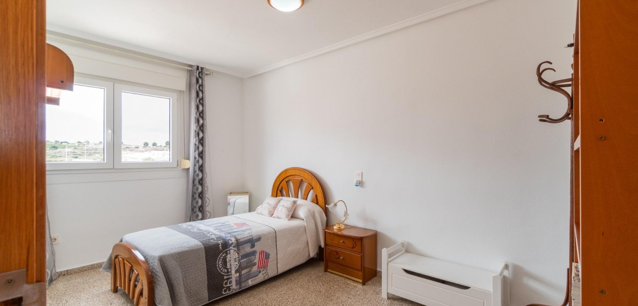 Herverkoop - Terraced house -
Orihuela - Desamparados-Hurchillo-Torremendo