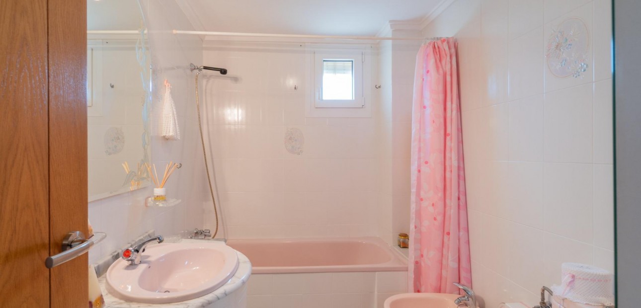 Herverkoop - Terraced house -
Orihuela - Desamparados-Hurchillo-Torremendo