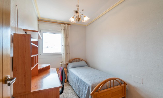 Herverkoop - Terraced house -
Orihuela - Desamparados-Hurchillo-Torremendo