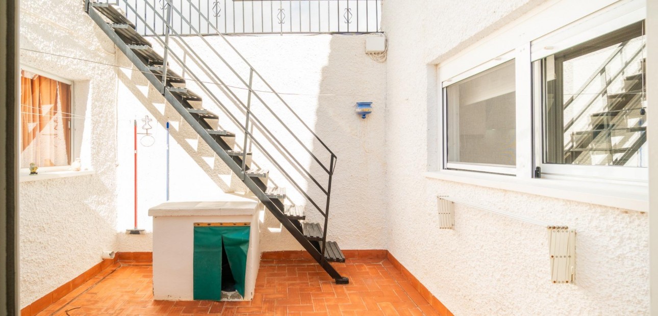 Herverkoop - Terraced house -
Orihuela - Desamparados-Hurchillo-Torremendo