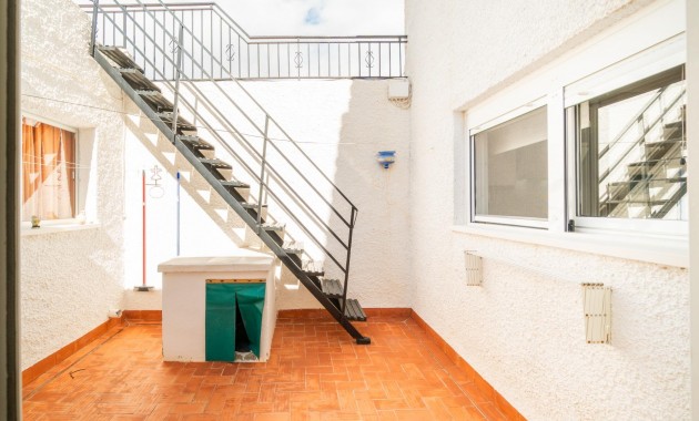 Herverkoop - Terraced house -
Orihuela - Desamparados-Hurchillo-Torremendo