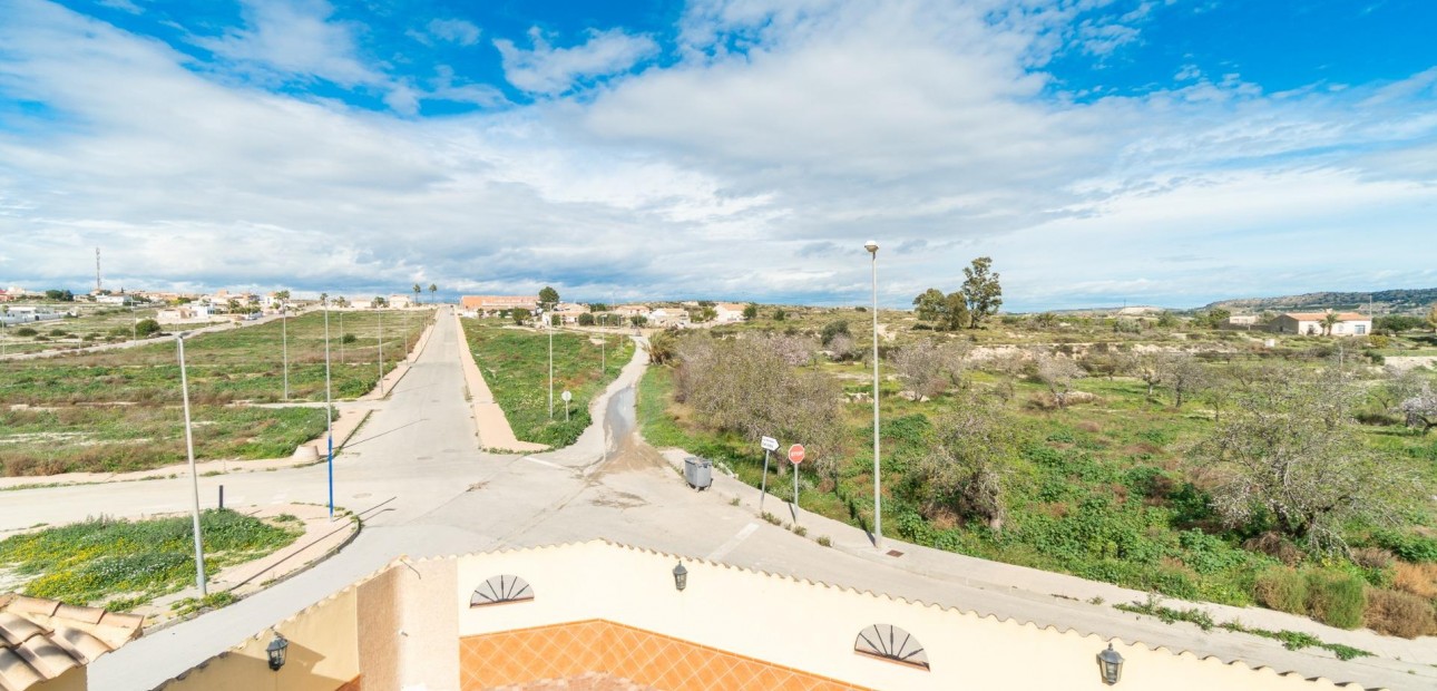 Herverkoop - Terraced house -
Orihuela - Desamparados-Hurchillo-Torremendo
