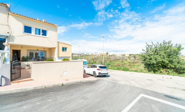 Herverkoop - Terraced house -
Orihuela - Desamparados-Hurchillo-Torremendo